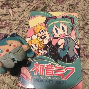 Hatsune Miku Omaske box comic and squishable